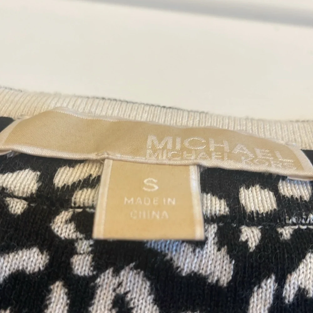 Elegant Michael Kors sweater top split back small loose fit